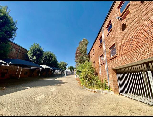 3,086M² WAREHOUSE TO LET IN STRIJDOMPARK